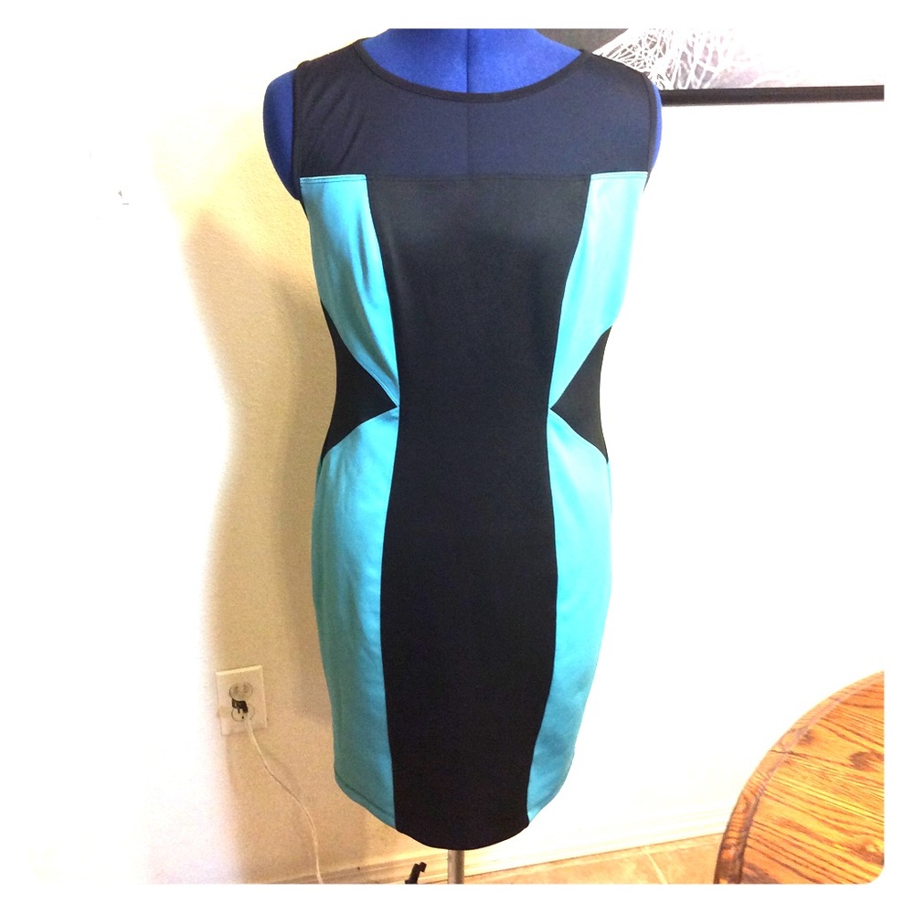 Figure flattering Sleeveless dress